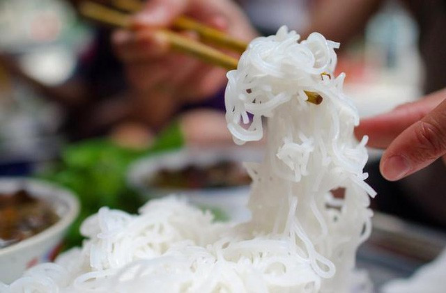 Từ cấy thu&ecirc; đến b&aacute;n thịt heo, trải qua 3 lần sạt nghiệp, người phụ nữ đất Bắc x&acirc;y dựng thương hiệu b&uacute;n lớn nhất S&agrave;i G&ograve;n trị gi&aacute; 100 tỷ đồng - Ảnh 1.