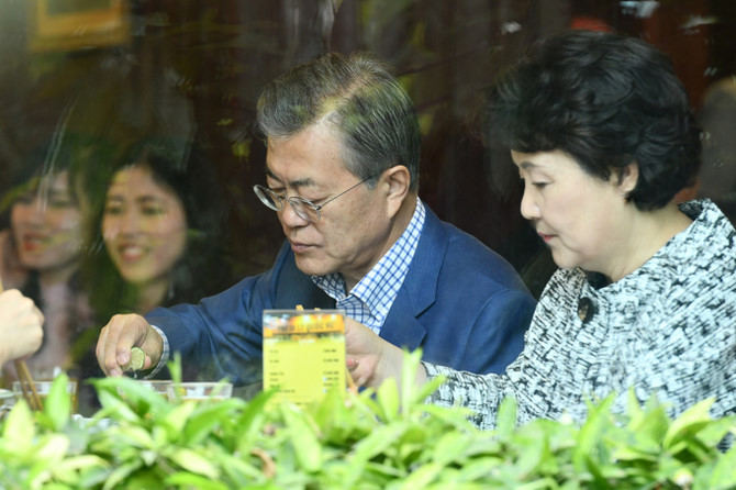 Tổng thống và Đệ nhất phu nhân Hàn Quốc thưởng thức phở Hà Nội