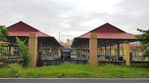 Do bỏ hoang l&acirc;u ng&agrave;y, chợ Đ&ocirc;ng Mạc đang c&oacute; dấu hiệu xuống cấp. Ảnh: Việt&nbsp;Linh.