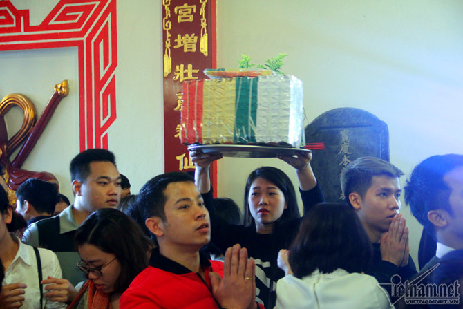 rằm tháng giêng,phủ Tây Hồ,đốt vàng mã,tiền lẻ,Hà Nội