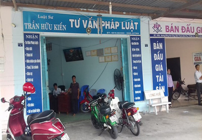 Bắt luật sư bị tố chiếm đoạt gần 1,4 tỉ đồng - ảnh 2