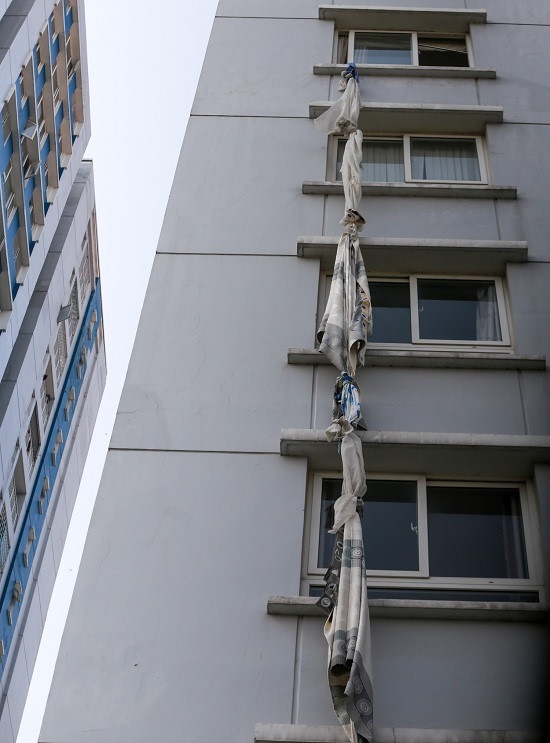 Hàng trăm xe cháy rụi trong hầm chung cư 13 người chết ở Sài Gòn