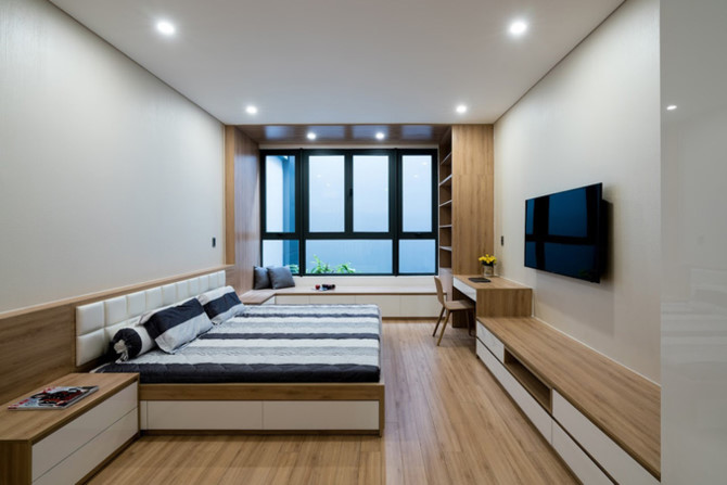 Gia chủ cắt gần nửa khu đất làm giếng trời sáng bừng cho nhà ống