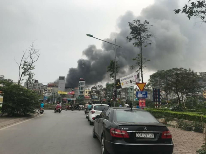 ch&aacute;y lớn ở Linh Đ&agrave;m,ch&ugrave;a Bằng,Thanh Tr&igrave;