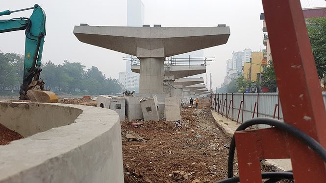 Cận cảnh tuyến đường sắt đ&ocirc; thị số 3 đội gi&aacute;, triển khai &igrave; ạch - ảnh 10