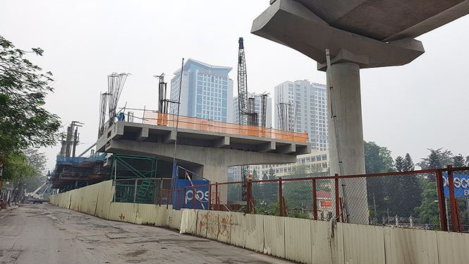 Cận cảnh tuyến đường sắt đ&ocirc; thị số 3 đội gi&aacute;, triển khai &igrave; ạch - ảnh 8