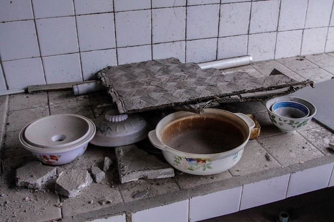 Cảnh hoang tàn nơi chung cư tại