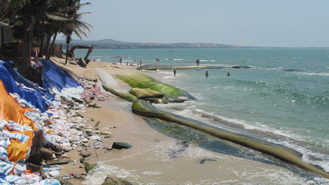 Thi&ecirc;n đường Mũi N&eacute; dần biến mất: Sạt lở nghi&ecirc;m trọng v&igrave; resort tự &yacute; l&agrave;m k&egrave; - ảnh 1