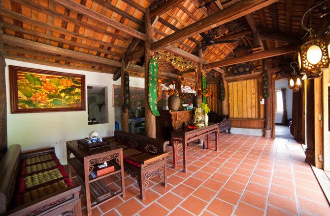 Gia chủ mang nh&agrave; cổ ngo&agrave;i Bắc v&agrave;o lắp ở Hội An