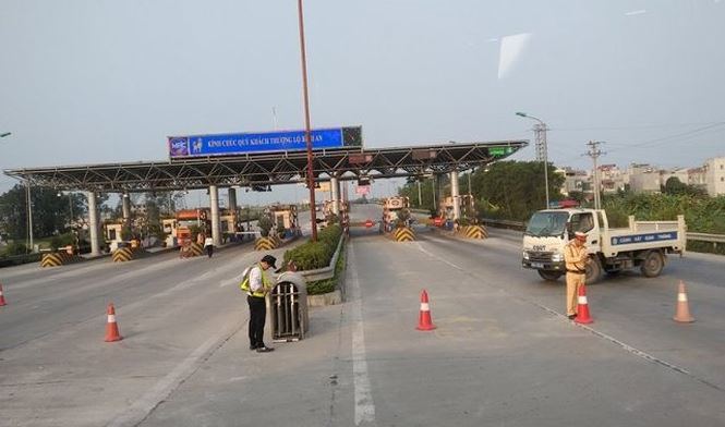 Bức x&uacute;c v&igrave; cao tốc Ph&aacute;p V&acirc;n - Cầu Giẽ 'cứ cuối tuần l&agrave; tắc' - ảnh 4
