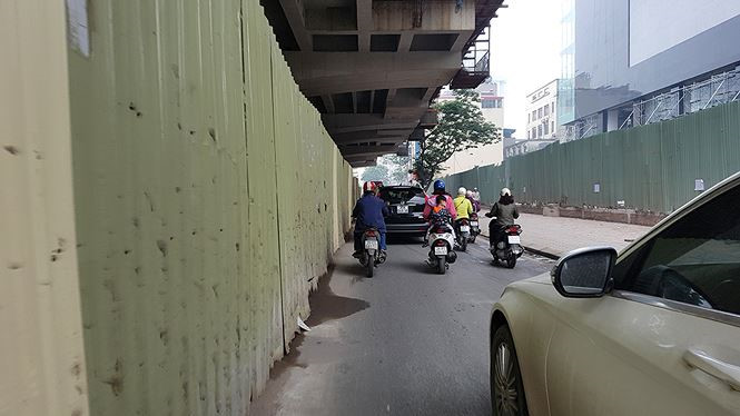 Cận cảnh tuyến đường sắt đ&ocirc; thị số 3 đội gi&aacute;, triển khai &igrave; ạch - ảnh 5