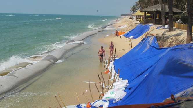 Thi&ecirc;n đường Mũi N&eacute; dần biến mất: Sạt lở nghi&ecirc;m trọng v&igrave; resort tự &yacute; l&agrave;m k&egrave; - ảnh 2
