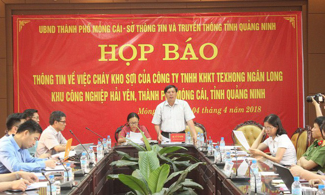 Cháy lớn ở Móng Cái: Vì sao Trung Quốc điều xe, người hỗ trợ? - Ảnh 1. Cháy lớn ở Móng Cái: Vì sao Trung Quốc điều xe, người hỗ trợ? - Ảnh 1.