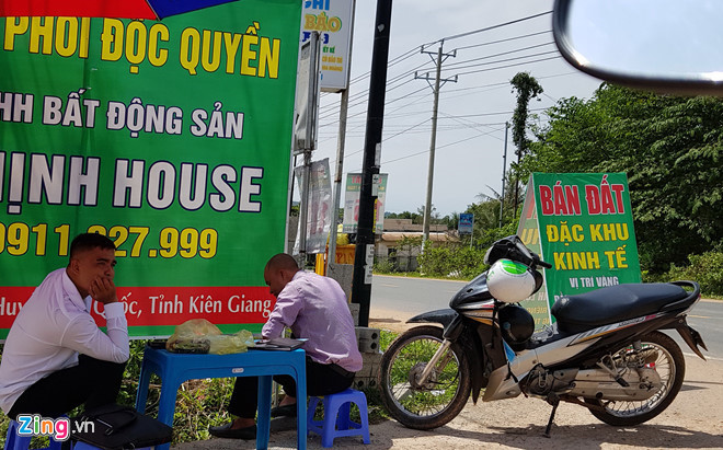 Sot dat Van Phong, lanh dao dia phuong noi chi ben mua - ban biet hinh anh 2