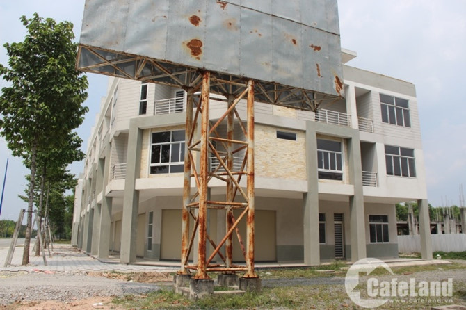 X&oacute;t l&ograve;ng nh&agrave; tiền tỷ nằm phơi sương
