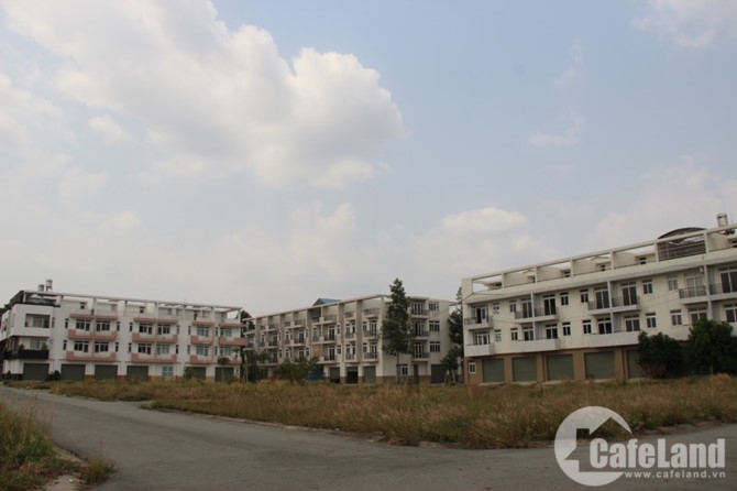 X&oacute;t l&ograve;ng nh&agrave; tiền tỷ nằm phơi sương