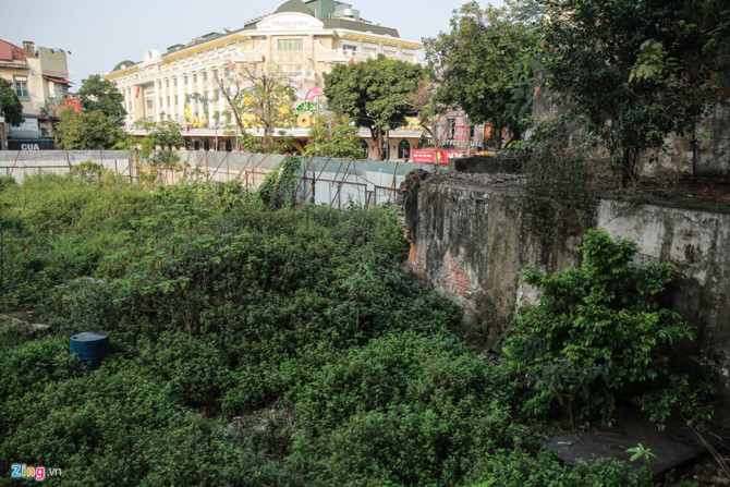 Dat vang ‘ngu quen’ va su lang phi kho giai quyet o Ha Noi hinh anh 2