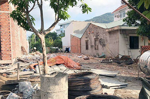 [Caption] Một mảnh đất tr&ecirc;n đường Phạm Văn Đồng được rao b&aacute;n 70 triệu đồng/m2.&nbsp;Ảnh: Phương Nguyễn.