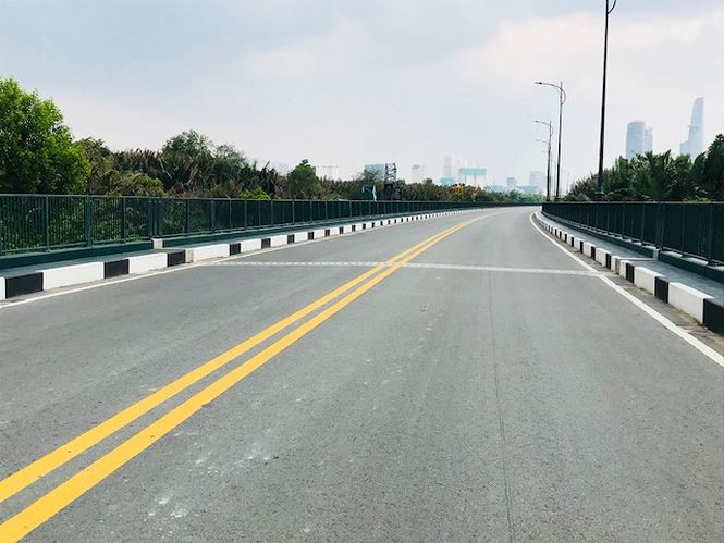 Cận cảnh đại c&ocirc;ng trường tr&ecirc;n b&aacute;n đảo Thủ Thi&ecirc;m - ảnh 4