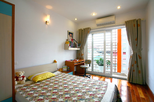 Khoảng tường từ tr&ecirc;n cửa tới trần phải đủ cao để lắp điều h&ograve;a. Ảnh minh họa: H&agrave; Th&agrave;nh.