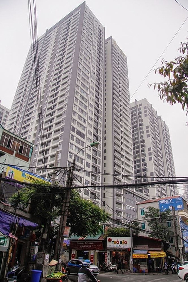 Đường rộng 6m &lsquo;nhồi&rsquo; hơn 20 cao ốc, H&agrave; Nội c&ograve;n ngập d&agrave;i - Ảnh 2.