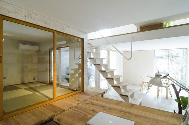 Ng&ocirc;i nh&agrave; phố 43m&sup2; đẹp thanh b&igrave;nh với s&acirc;n vườn xanh m&aacute;t c&acirc;y cỏ của gia đ&igrave;nh trẻ ở ngay thủ đ&ocirc; Tokyo, Nhật Bản - Ảnh 5.