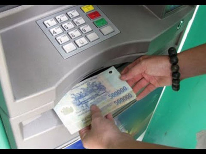 rút tiá»n,ATM,phà ngân hà ng