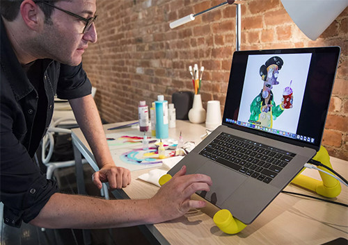 MacBook Pro c&oacute; t&ugrave;y chọn cấu h&igrave;nh tới Core i9, RAM 32 GB.