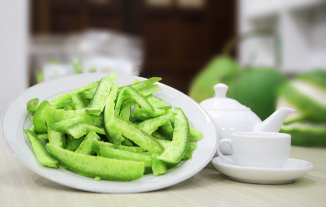 Việt Nam l&agrave; r&aacute;c vứt bỏ, sang Th&aacute;i Lan th&agrave;nh đặc sản: Lại nhập về ăn