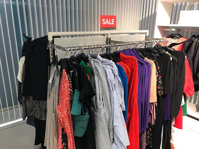 Chiến lược đặc biệt n&agrave;y gi&uacute;p Zara tăng trưởng mạnh mẽ, khi đối thủ H&M đang chết ch&igrave;m trong n&uacute;i quần &aacute;o ế l&ecirc;n tới 4 tỷ USD - Ảnh 4.