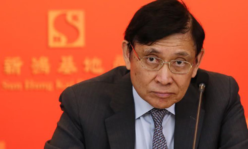 Raymond Kwok l&Atilde;&nbsp; ng&AElig;&deg;&aacute;&raquo;i duy nh&aacute;&ordm;&yen;t trong s&aacute;&raquo;‘ ba anh em v&aacute;&ordm;&laquo;n tr&aacute;&raquo;&yen; l&aacute;&ordm;&iexcl;i &aacute;&raquo;Ÿ t&aacute;&ordm;&shy;p &Auml;‘o&Atilde;&nbsp;n b&aacute;&ordm;&yen;t &Auml;‘&aacute;&raquo;™ng s&aacute;&ordm;&pound;n SUHJF. &aacute;&ordm;&cent;nh: Bloomberg.