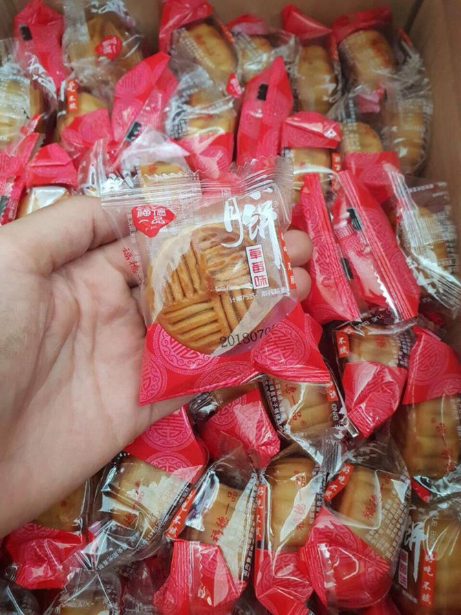 B&aacute;nh trung thu Trung Quốc tr&agrave;n ngập: H&agrave;ng nhập rẻ hơn rau chợ