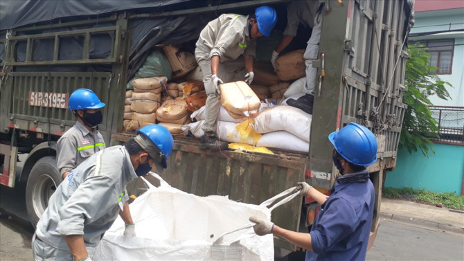 Lực lượng QLTT TPHCM tiêu hủy hà ng gian giả