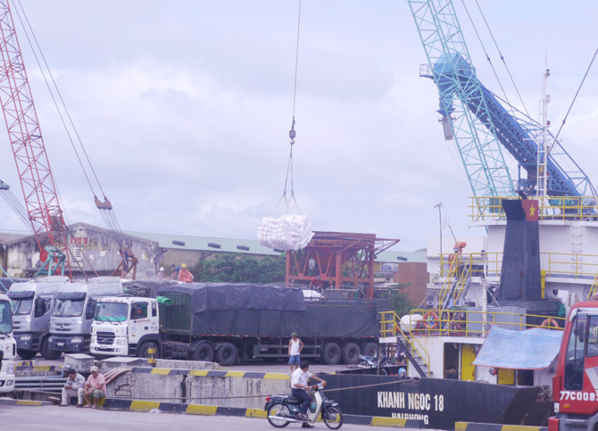 B&aacute;n cảng Quy Nhơn với gi&aacute; 