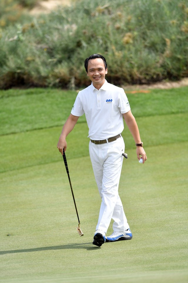 Kết quả hình ảnh cho Trịnh Văn Quyết đánh golf