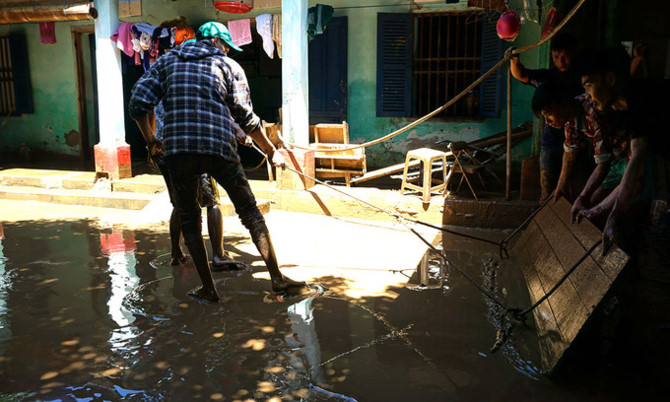 Lũ rút, hàng nghìn ngôi nhà ở Thanh Hoá ngập trong bùn
