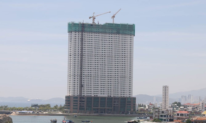 Chưa cắt xong 3 tầng vượt tại cao ốc Mưá»ng Thanh Khánh Hòa - ảnh 2