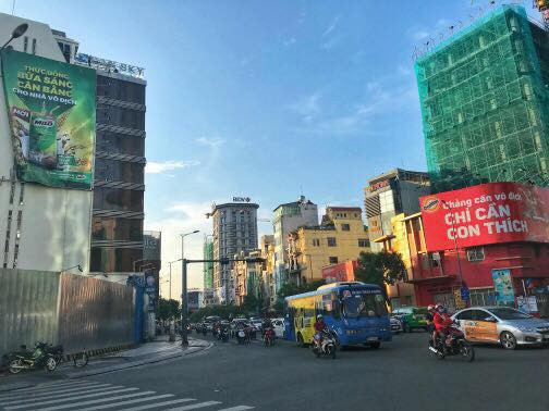 Hậu đại chiến xanh - đỏ: Milo đ&atilde; thay thế pano ho&agrave;n to&agrave;n mới, khiến biển quảng c&aacute;o của Ovaltine trở n&ecirc;n lạc điệu - Ảnh 2.