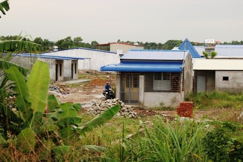 Xâm chiếm hết khu A rộng 5ha, nhóm côn đồ, giang hồ, xã hội đen Hải Phòng tiếp tục xâm chiếm khu B rộng 9,2 ha xây nhà , phân lô bán trái phép. Với khu B lãnh đạo thà nh phố Hải Phòng công bố thông tin sẽ kiên quyết xỠlý nghiêm. Ảnh: Giang Chinh