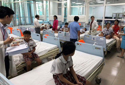 Các há»c sinh chỉ bị thương nhẹ. Ảnh: Lê Phương.