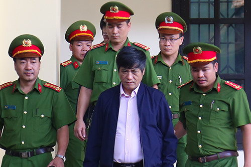 Ông Hoá khi ra hầu toà sáng 20/11. Ảnh: Phạm Dự
