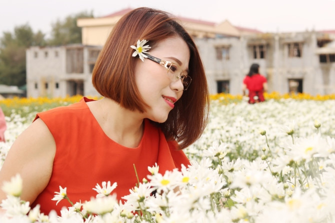 Hộ d&acirc;n ở Hải Dương kiếm tiền triệu mỗi ng&agrave;y nhờ vườn c&uacute;c hoạ mi