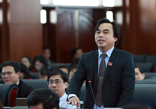 Äại biểu Tô Văn Hùng tại phiên thảo luáºn sáng 18/12. Ảnh: Nguyá»…n Äông.
