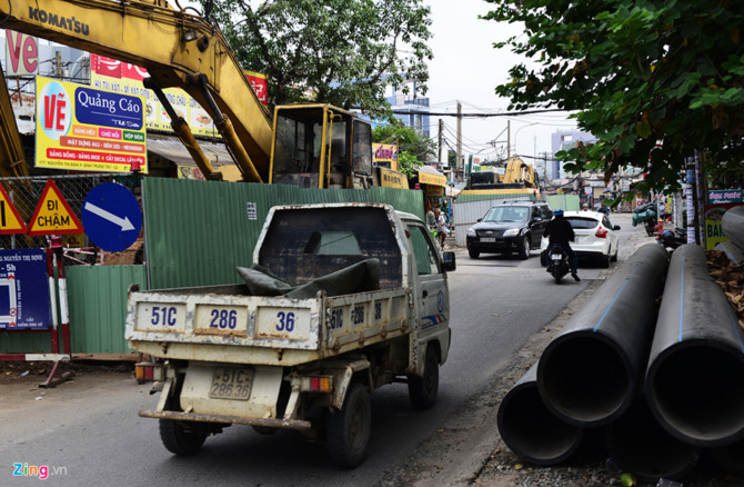Cuoi nam, lo cot lai moc len khap duong Sai Gon hinh anh 12