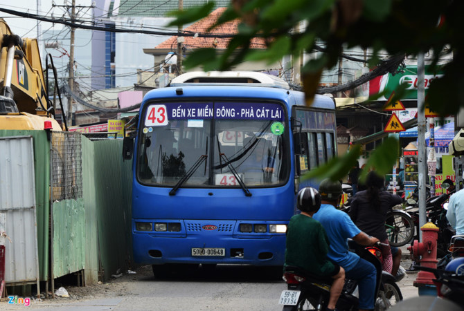 Cuoi nam, lo cot lai moc len khap duong Sai Gon hinh anh 13