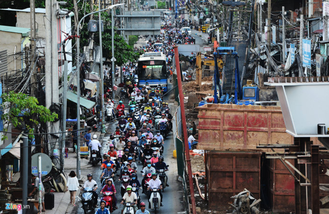 Cuoi nam, lo cot lai moc len khap duong Sai Gon hinh anh 14