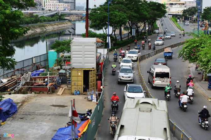Cuoi nam, lo cot lai moc len khap duong Sai Gon hinh anh 7
