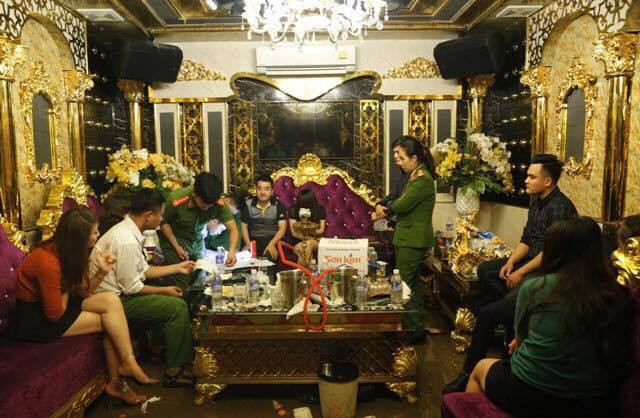 Ph&oacute; Gi&aacute;m đốc ng&acirc;n h&agrave;ng bị bắt trong vụ chơi ma t&uacute;y tập thể tại H&agrave; Tĩnh - Ảnh 2.
