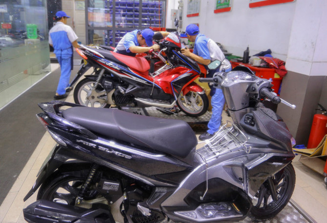 Garage ôtô ở Đà Nẵng quá tải sau mưa kỷ lục