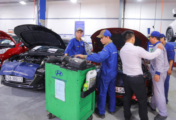 Garage ôtô ở Đà Nẵng quá tải sau mưa kỷ lục